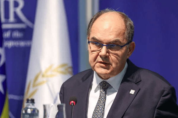 SCHMIDT OTVORENO PROGOVORIO: “Dodik je uložio mnogo novca da ja odem”