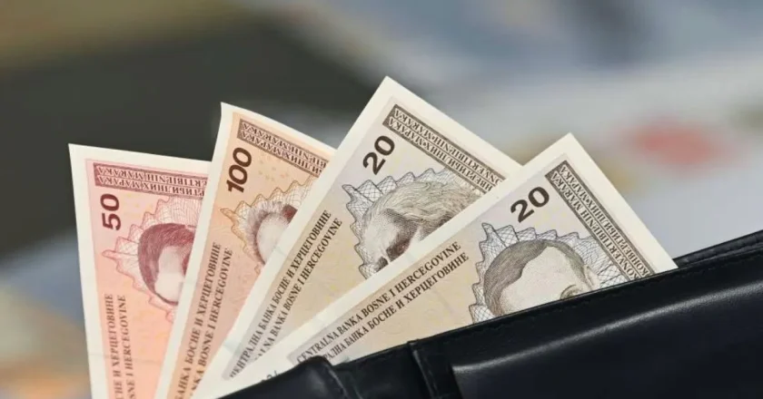 Lijepe vijesti za penzionere: Isplata penzija za juni počinje ranije