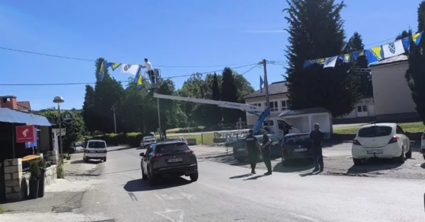BRUKA NA JUGU BiH: Uz asistenciju policije skinute državne zastave Bosne i Hercegovine