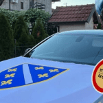 „ZBOG ZASTAVE NA VOZILU USLIJEDILA PRIJAVA: Novi slučaj iz Modriče izazvao pažnju javnosti“