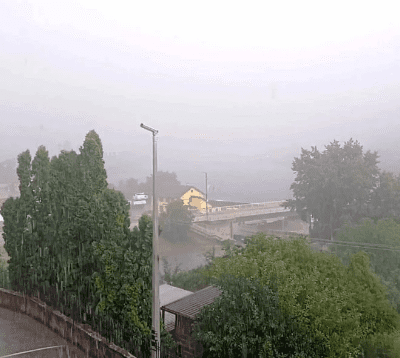 NEVRIJEME NAPRAVILO HAOS: Ulice pod vodom, pojavili se i odroni (VIDEO)