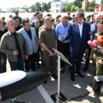 VUČIĆEV POTEZ PODIGAO PRAŠINU: Pozvao Dodika na demonstraciju sile Vojske Srbije