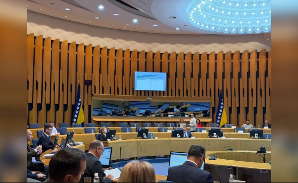 VEĆINA TRAŽILA SMJENU ČOVIĆA, ali glasanja nije bilo