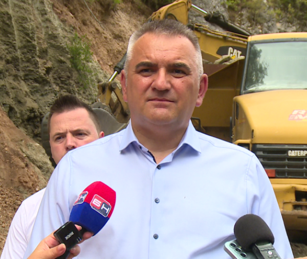 Savo Minić izbjegao odgovor o smjeni Nedeljka Eleka: Pogledajte njegovu reakciju (VIDEO)