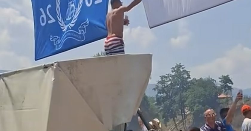 (VIDEO) Šokantni snimci s Drinske regate: Učesnici u glas pjevaju „Nosila ti Drina šleper…“