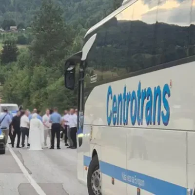 Masovna tuča blokirala magistralni put Sarajevo – Sokolac: Formirane duge kolone, policija na terenu