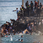 DRAMA NA GRANICI EU: Hiljade migranata pokušale proboj, najmanje 18 poginulih, Španija poslala vojsku