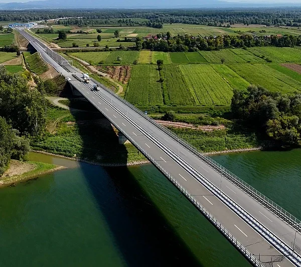 ZEMLJA BEZAKONJA? Novi granični prijelaz u Gradišci i dalje radi uprkos rješenju koje nalaže suprotno