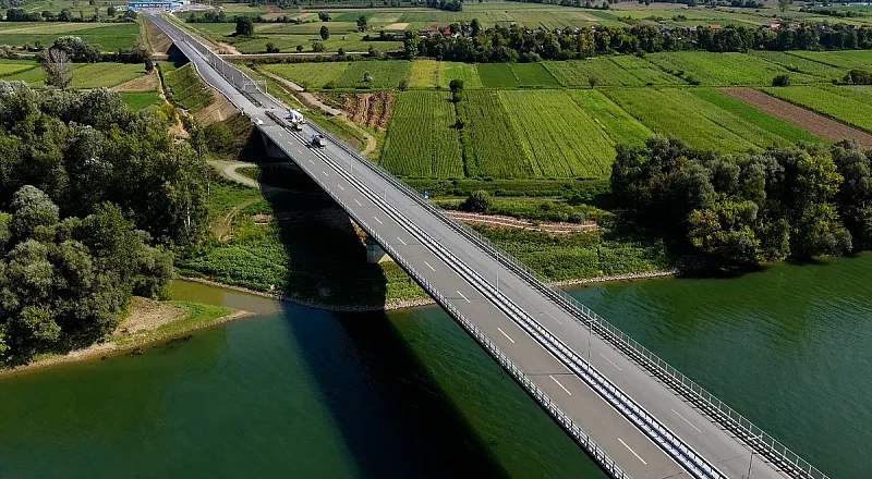 ZEMLJA BEZAKONJA? Novi granični prijelaz u Gradišci i dalje radi uprkos rješenju koje nalaže suprotno