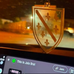 DRAMA NA PUTU PREMA CAZINU: Policija RS-a tražila da ukloni ljiljane s vozila, potom mu zaprijetili…