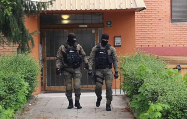 Velika policijska akcija: Priveden federalni ministar, oduzet mu mobilni telefon