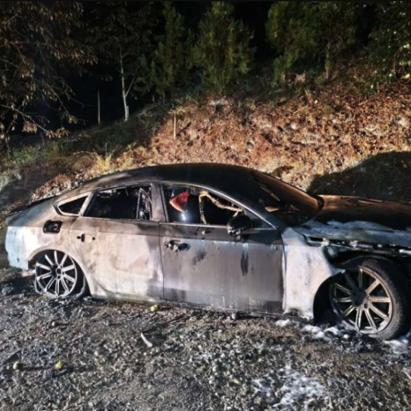 Noćna drama u BiH: Zapaljen automobil političara, vatra prijetila porodičnoj kući