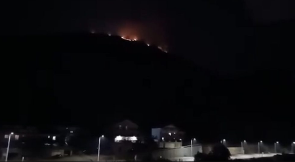 Požar prijeti naselju u ovom bh. gradu: Stanovnike očekuje neizvjesna i besana noć