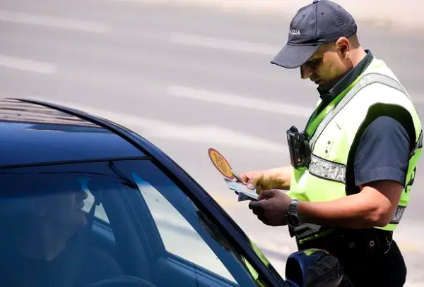 Vozači, oprez! Od danas na snazi nova pravila – kazne za ove prekršaje do 3.000 KM