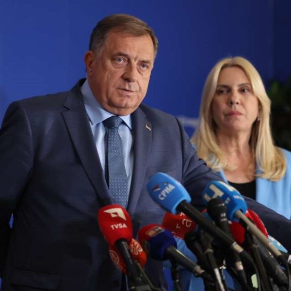 Pogledajte brutalne prozivke na račun Dodika i Cvijanovićke!