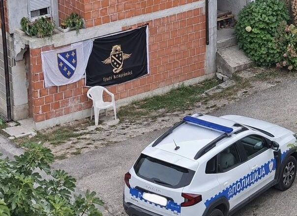 Policija od povratnika u Bosanskom Novom oduzela zastave s ljiljanima
