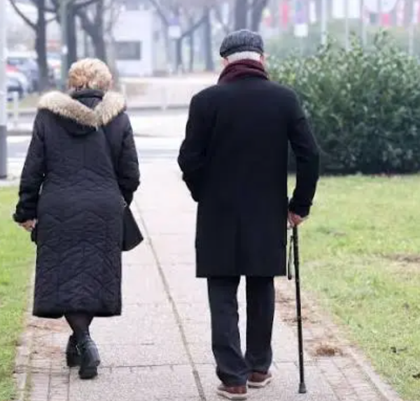 LIJEPE VIJESTI ZA PENZIONERE: Septembarske penzije mogle bi stići ranije nego inače!