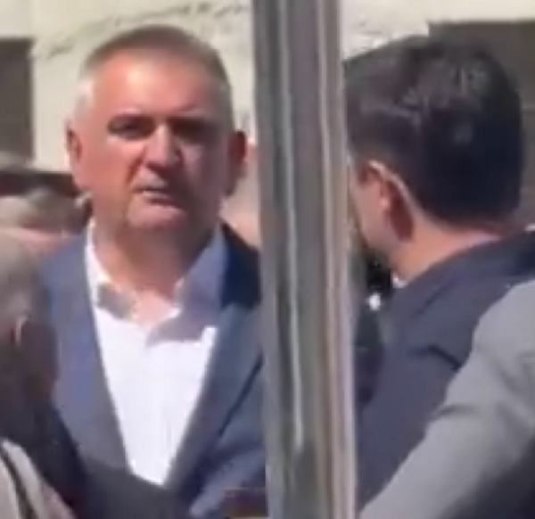 Premijeru RS-a pukli živci pred kamerama: Burna reakcija Save Minića nakon pitanja Darka Berjana (VIDEO)
