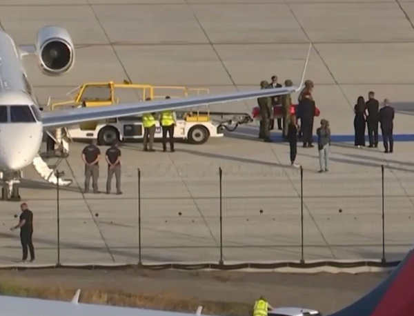 Premijer Srbije u BiH stigao avionom koji je ranije prevozio tijelo Ratka Mladića