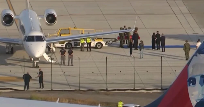 Premijer Srbije u BiH stigao avionom koji je ranije prevozio tijelo Ratka Mladića