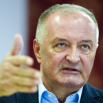 Helez smijenio dvojicu pripadnika OS BiH zbog veličanja ratnog zločinca Mladića
