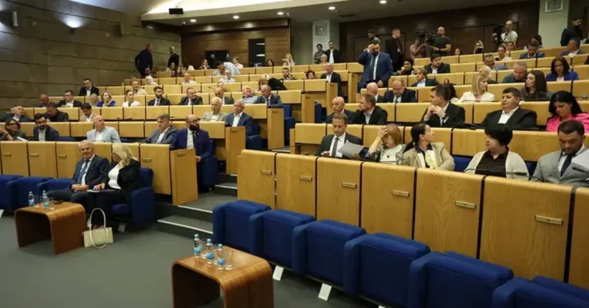 Promjena u projekciji mandata u Parlamentu FBiH: SDA na 31, HDZ BiH i partneri na 15 mandata – Politički Radar