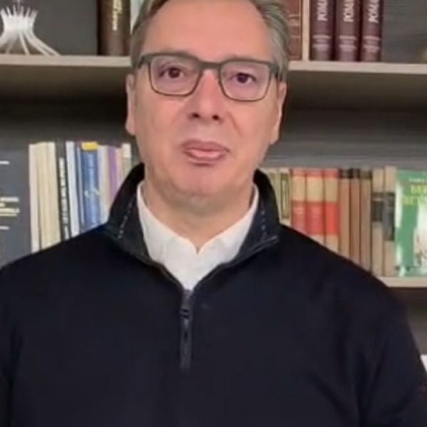 Vučić u videoporuci na TikToku: Neću odustati od borbe protiv blokadera