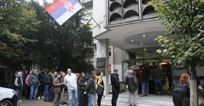 NAJNOVIJE VESTI IZ SRBIJE! Ko trenutno vodi na izborima? Stigle prve brojke, a večeras se očekuje veliki rasplet!