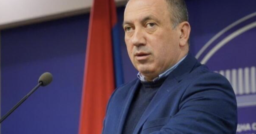 Crnadak poručio Dodiku i Stevandiću: Kleknite i izvinite se narodu Srbije