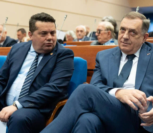 Crnadak poručio Dodiku i Stevandiću: Kleknite i izvinite se narodu Srbije