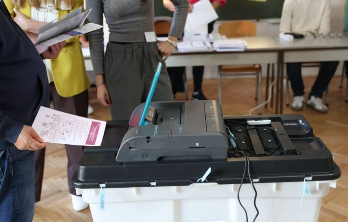 SKANDAL NA BIRAČKOM MJESTU: Poništavao listiće ako su građani glasali za…
