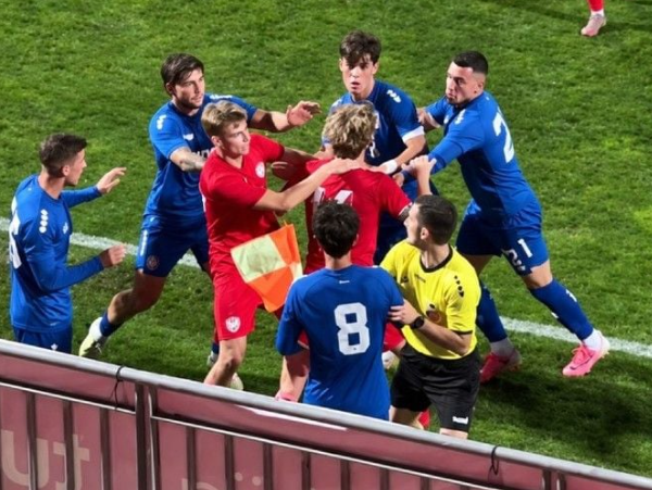 HAOS NA TERENU: Potukli se Srbi i Rusi, letjele šake i igrači se hvatali za vrat