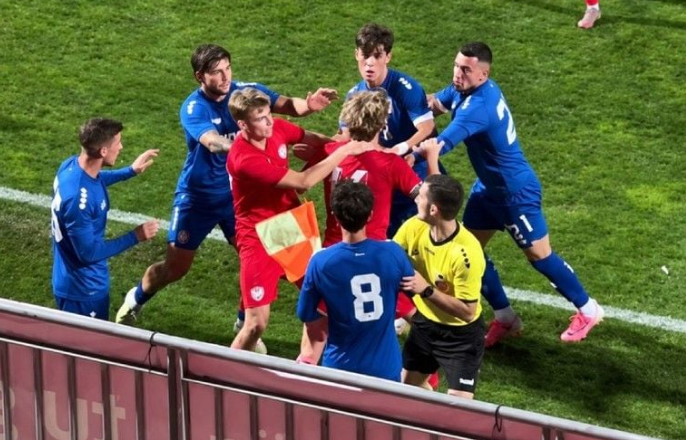 HAOS NA TERENU: Potukli se Srbi i Rusi, letjele šake i igrači se hvatali za vrat
