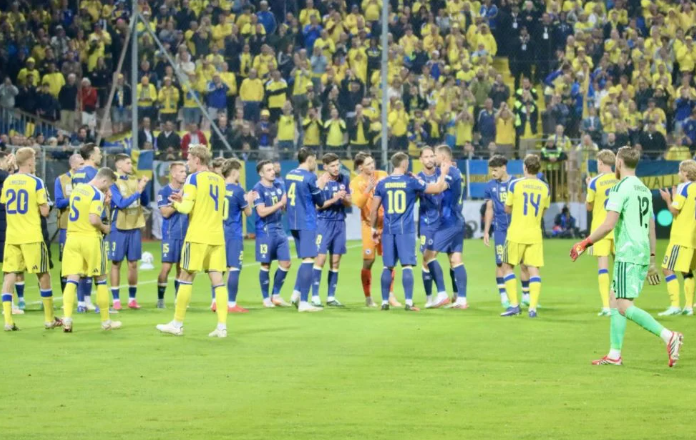 Svi su odali počast Džeki, osim jednog fudbalera: Evo zašto nije stao u špalir
